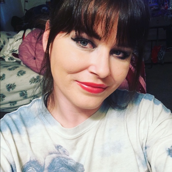 Meet your Posher, Tracy - Picture 1 of 1